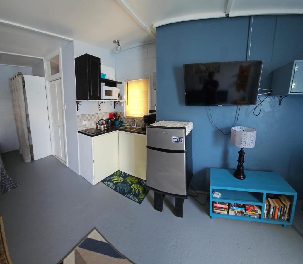 Gloria'S Mini Hideaway Apartment Christ Church Exterior photo